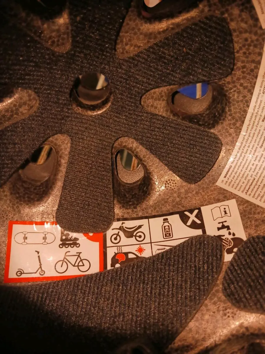 Bicycle helmet - Image 2