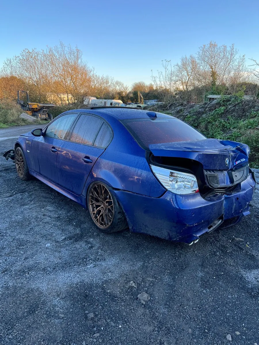 Breaking bmw m5 e60 5 series 2006 v10 5.0 s85b50 - Image 2