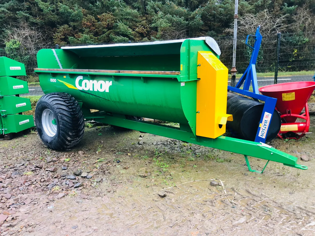 Conor muck spreader