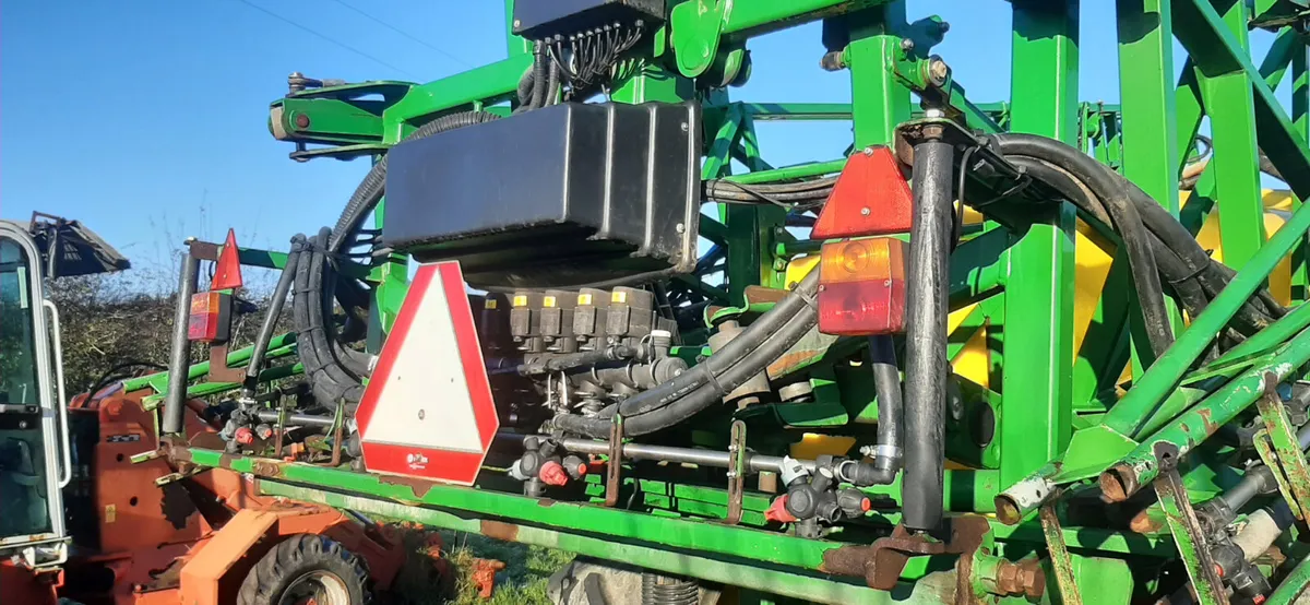 John Deere 740 Sprayer - Image 3