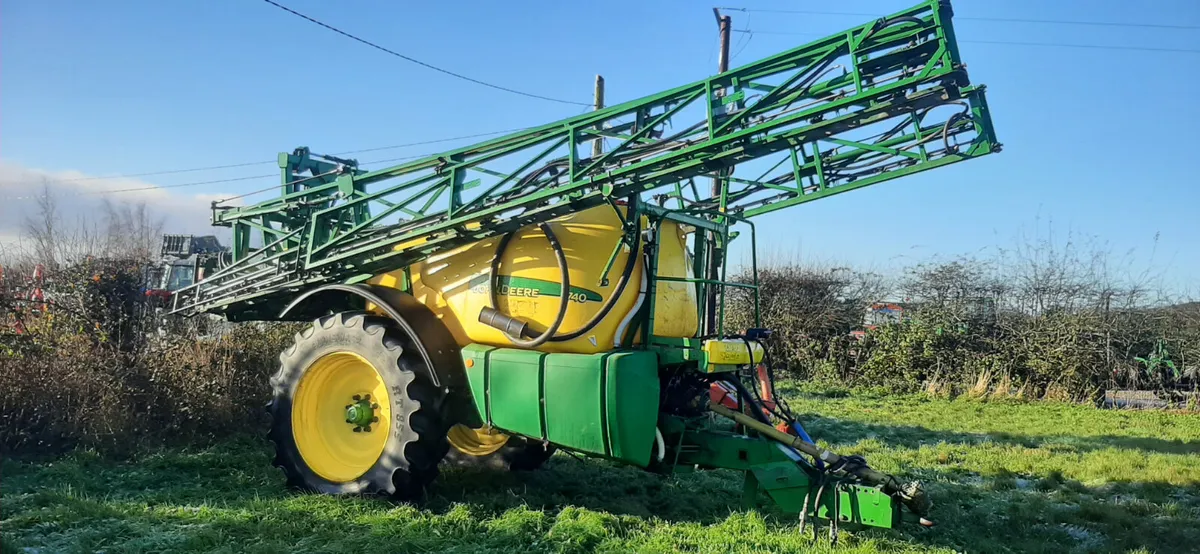 John Deere 740 Sprayer - Image 1