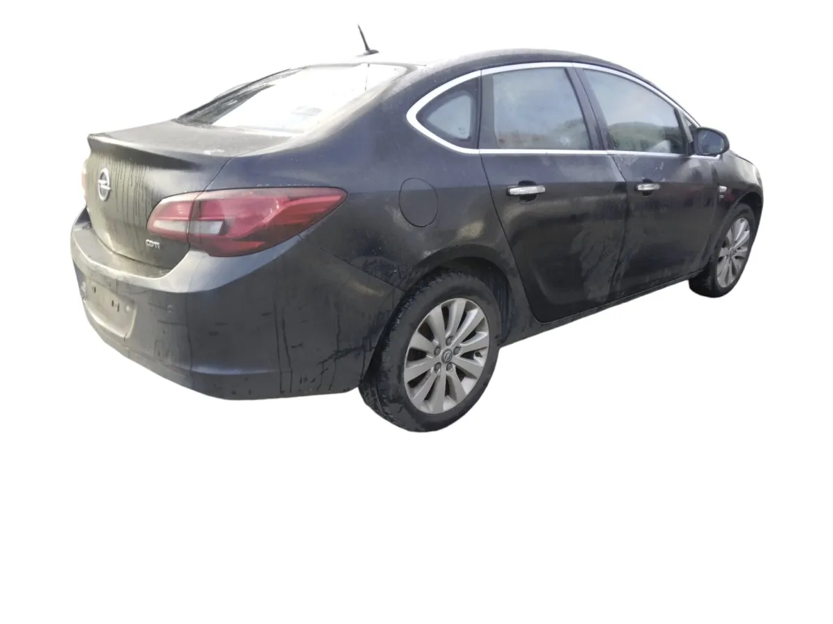 2013 OPEL ASTRA Breaking/Dismantling - Image 3