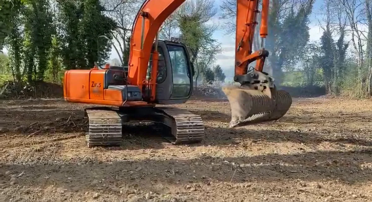 3ton to 13 ton diggers, tractors and trailers - Image 3