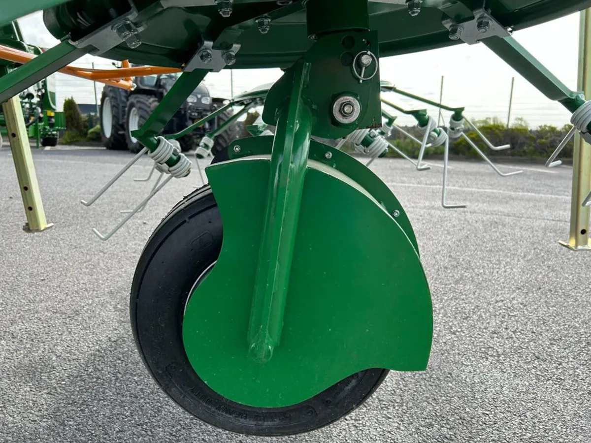 Malone 6 Rotor Tedder - IN Stock - Image 3