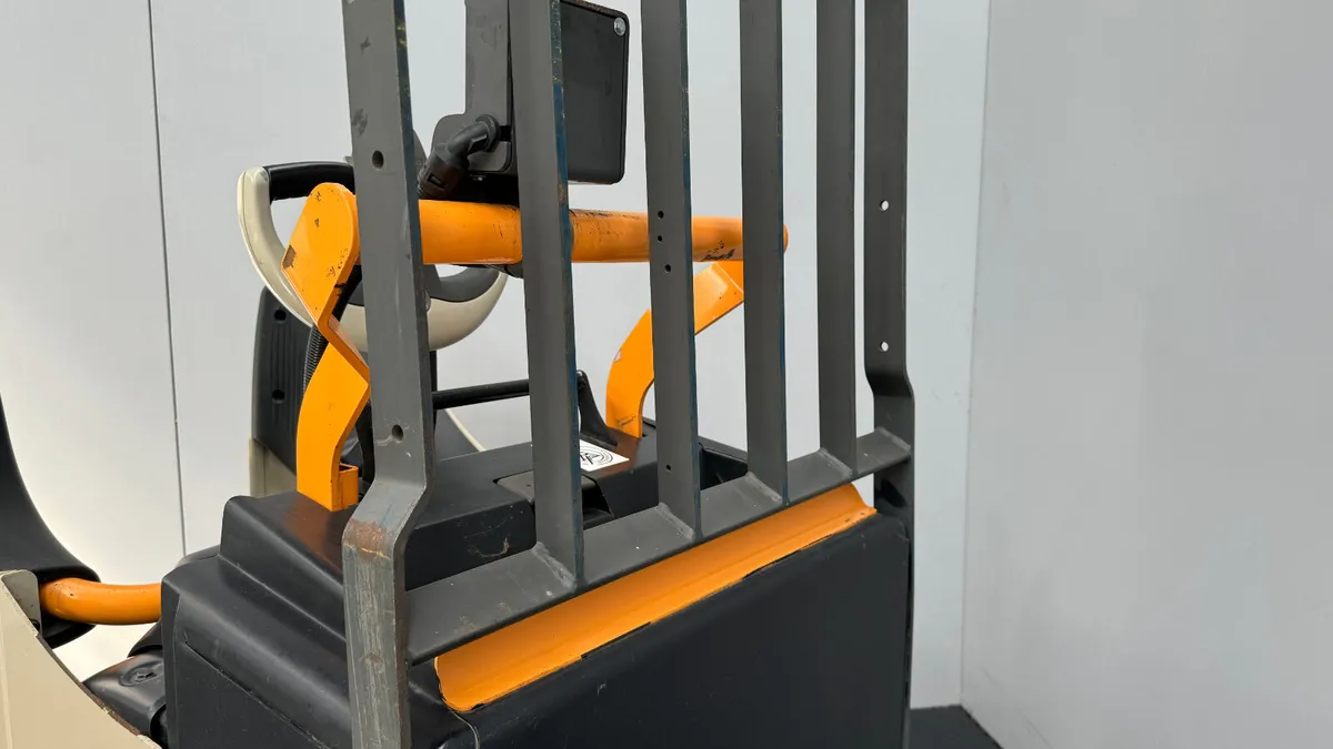 Crown WT3040 2.0T Powered Pallet Truck (#354) - Image 4