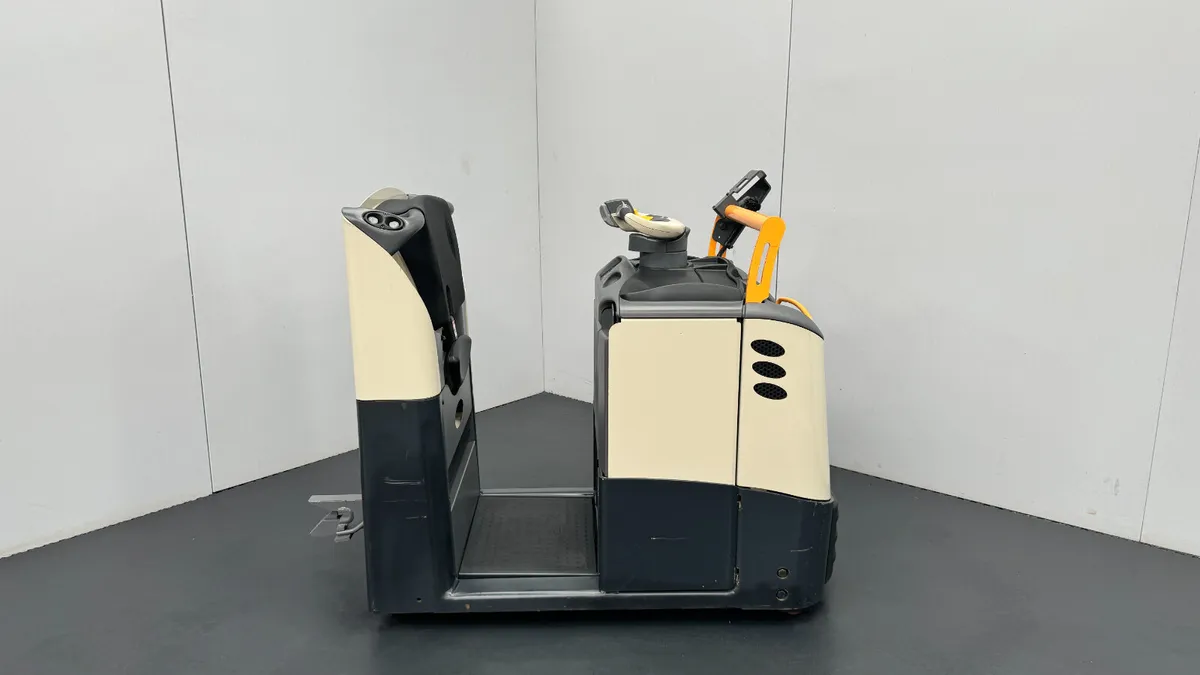 Crown TC3000 Electric Tow Tractor (#123) - Image 1