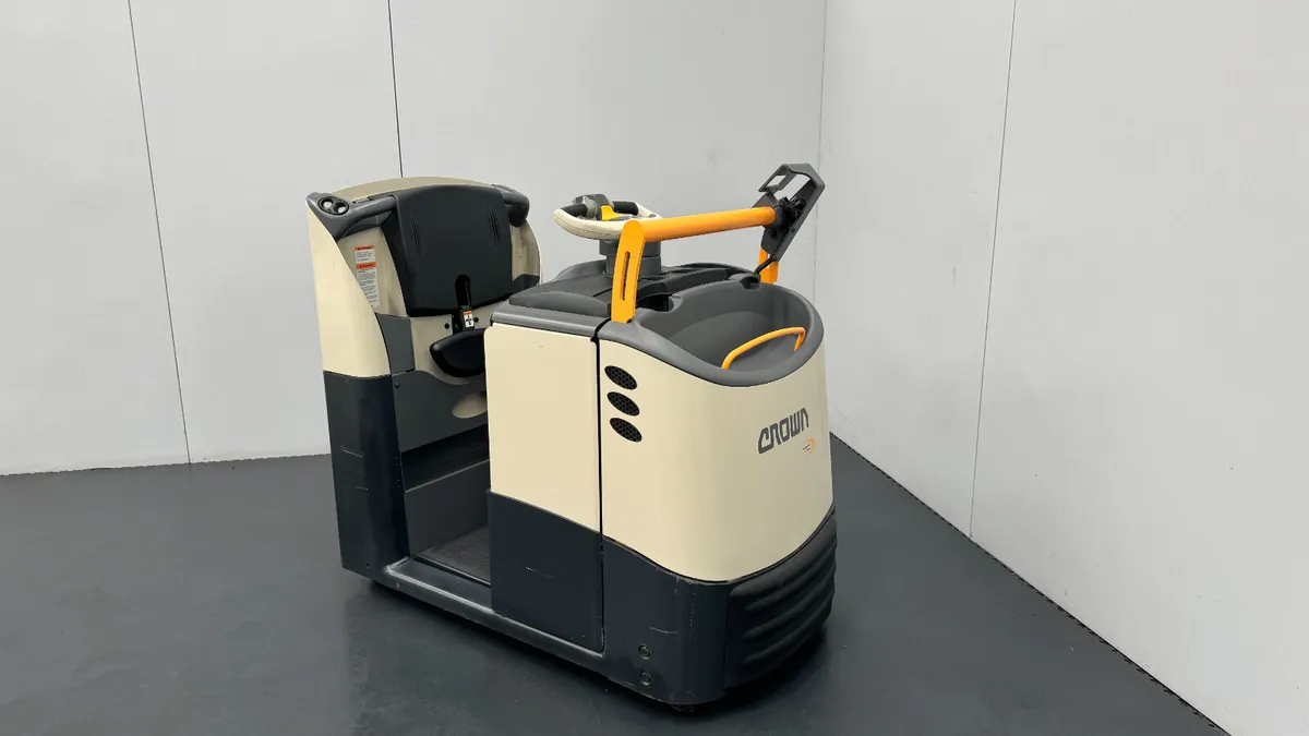 Crown TC3000 Electric Tow Tractor (#123) - Image 2