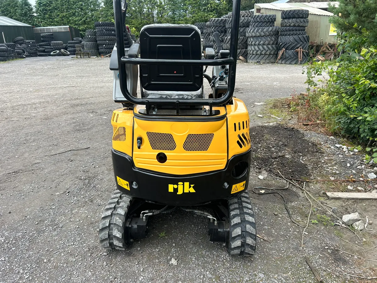 RJK 1.5 excavator - Image 3