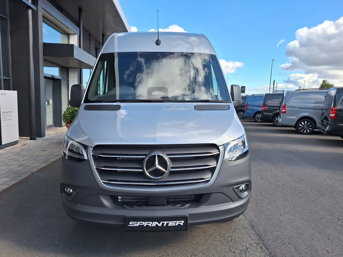 Mercedes Sprinter 319 SELECT AUTO TOP SPEC - Image 2