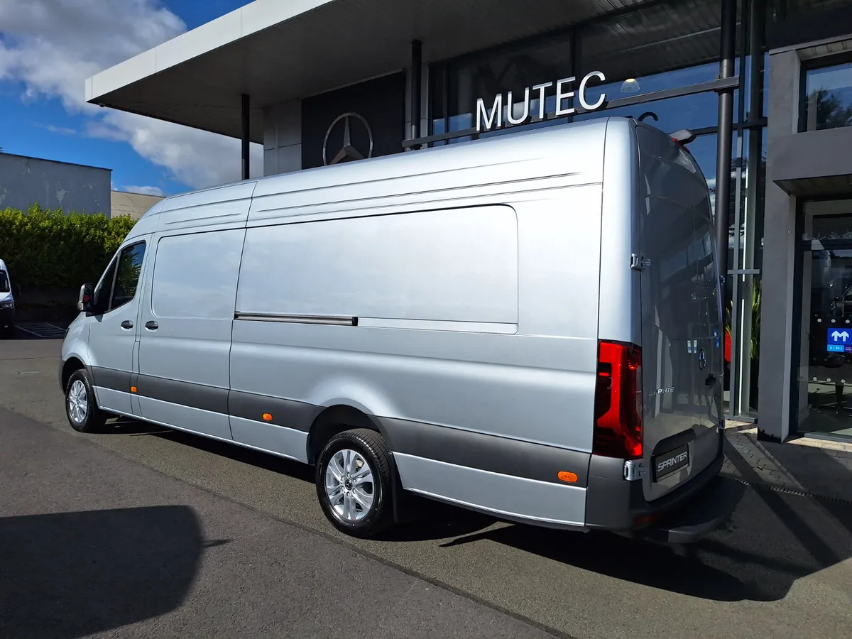 Mercedes Sprinter 319 SELECT AUTO TOP SPEC - Image 4