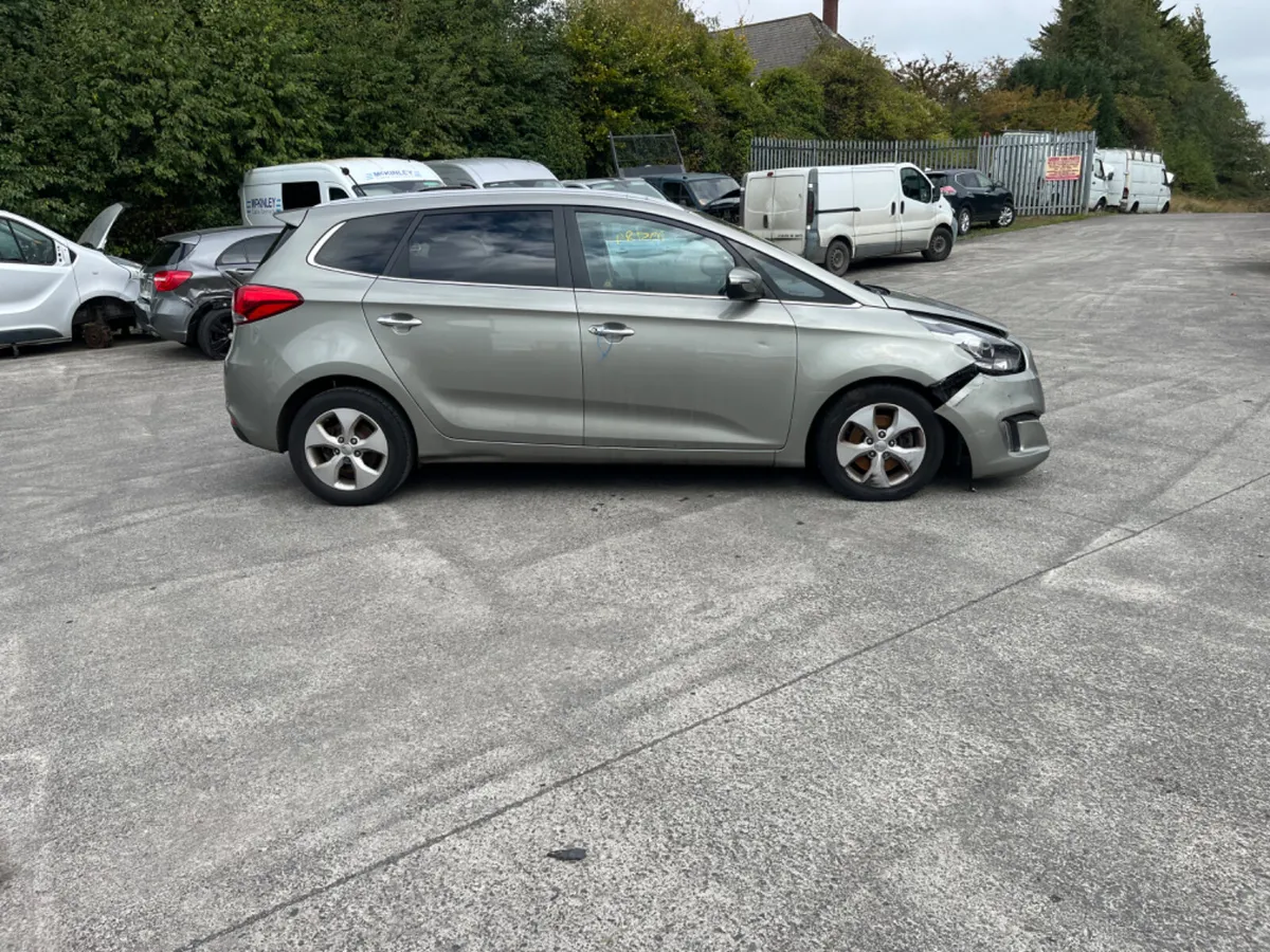 2014 Kia Carens 1.7 CRDI Auto - Image 1