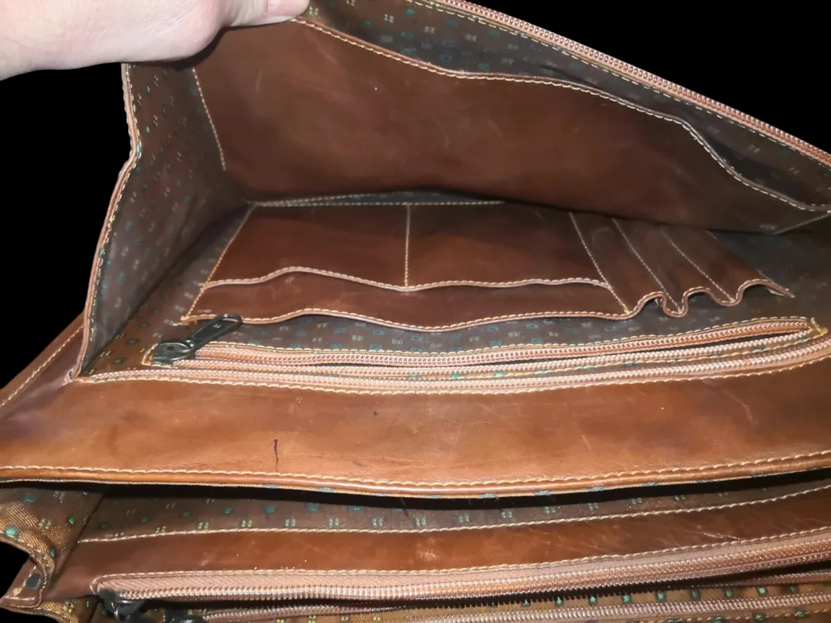 Elegant, quality leather office handbag - Image 4