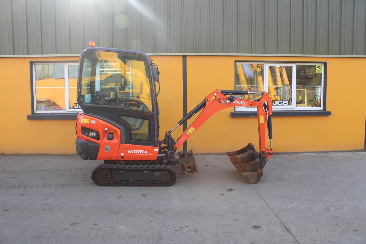 2020 Kubota mini digger Kx016-4 - Image 2