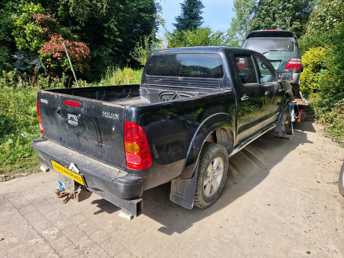 Toyota hilux 2011 breaking for parts - Image 4
