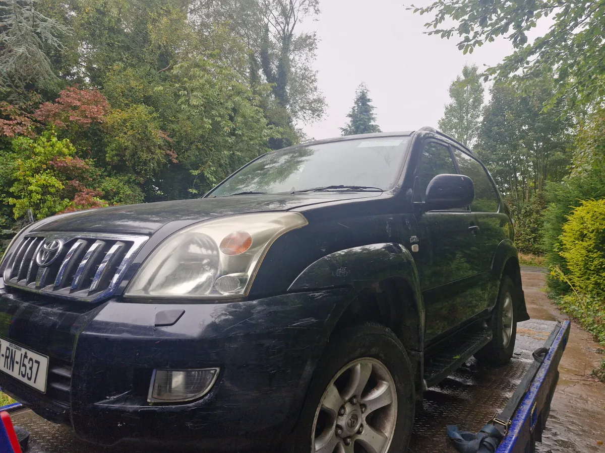 Toyota landcruiser 2004 breaking for parts - Image 4