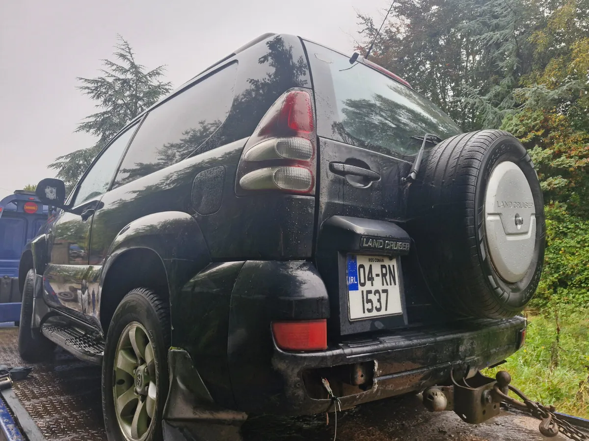 Toyota landcruiser 2004 breaking for parts - Image 3