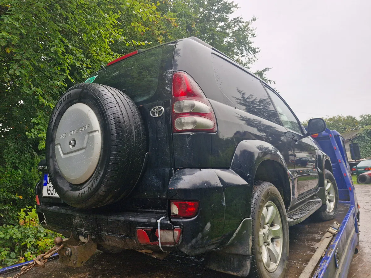 Toyota landcruiser 2004 breaking for parts - Image 2