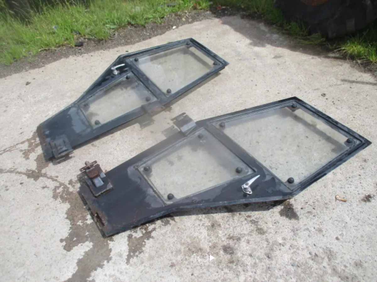 Ursus 4512 Dooors - Image 3