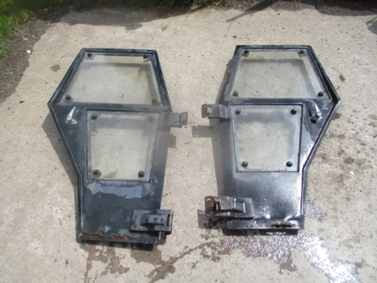 Ursus 4512 Dooors - Image 1