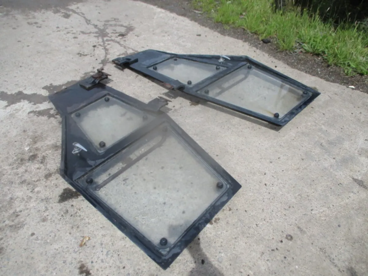 Ursus 4512 Dooors - Image 4