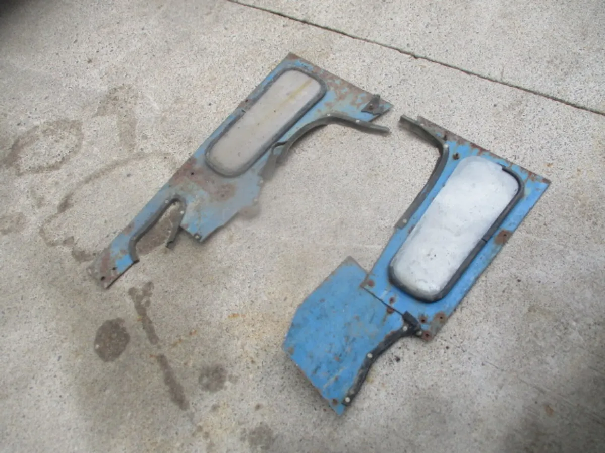 Ford 2000 / 3000 Lower Windscreen Panels - Image 2