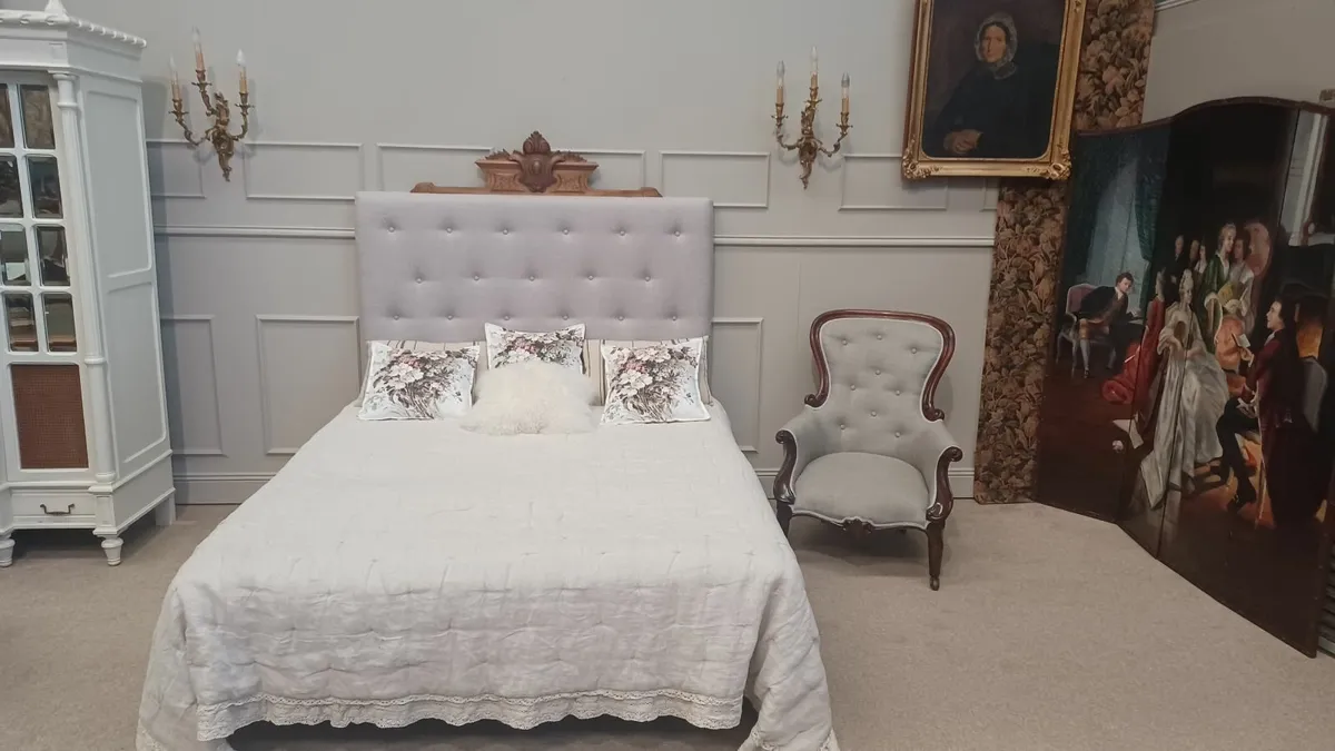 New king size headboard - Image 1