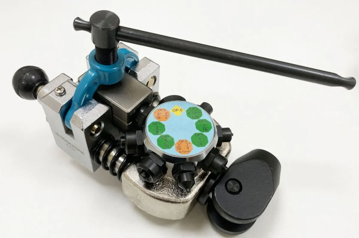 Professional Pipe Flaring Tool AU045 - Image 1
