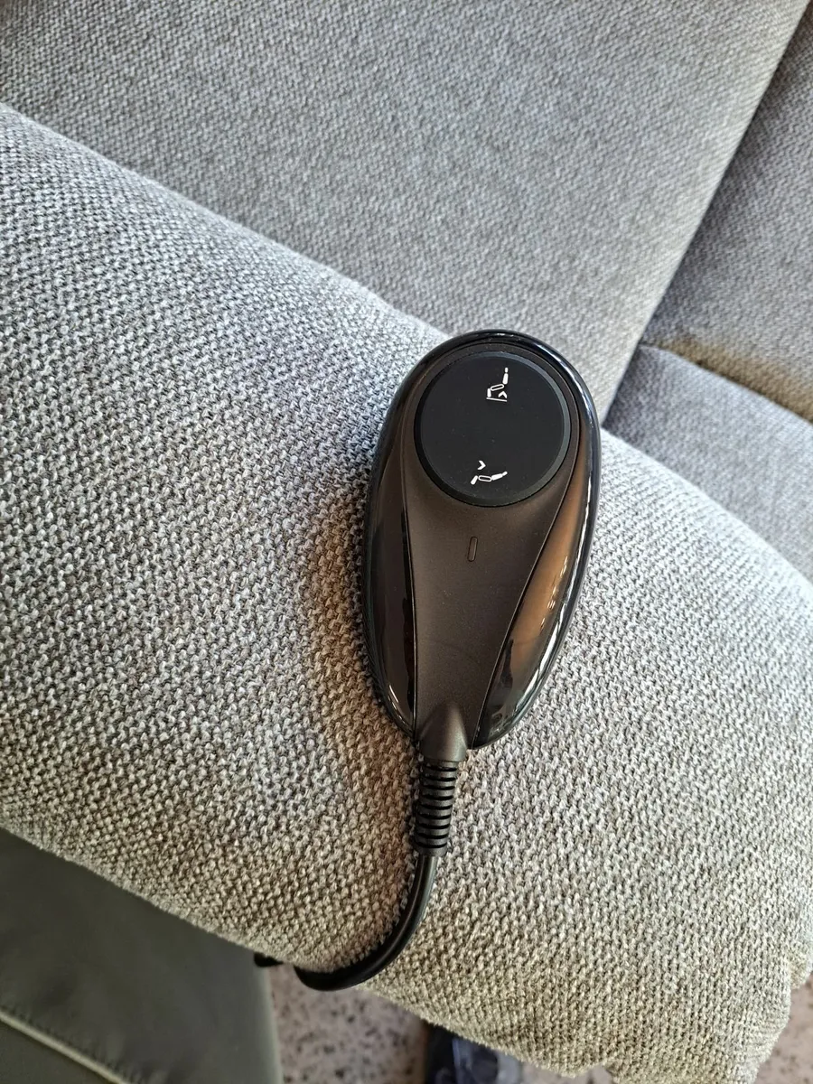 Riser recliner armchair - Image 3