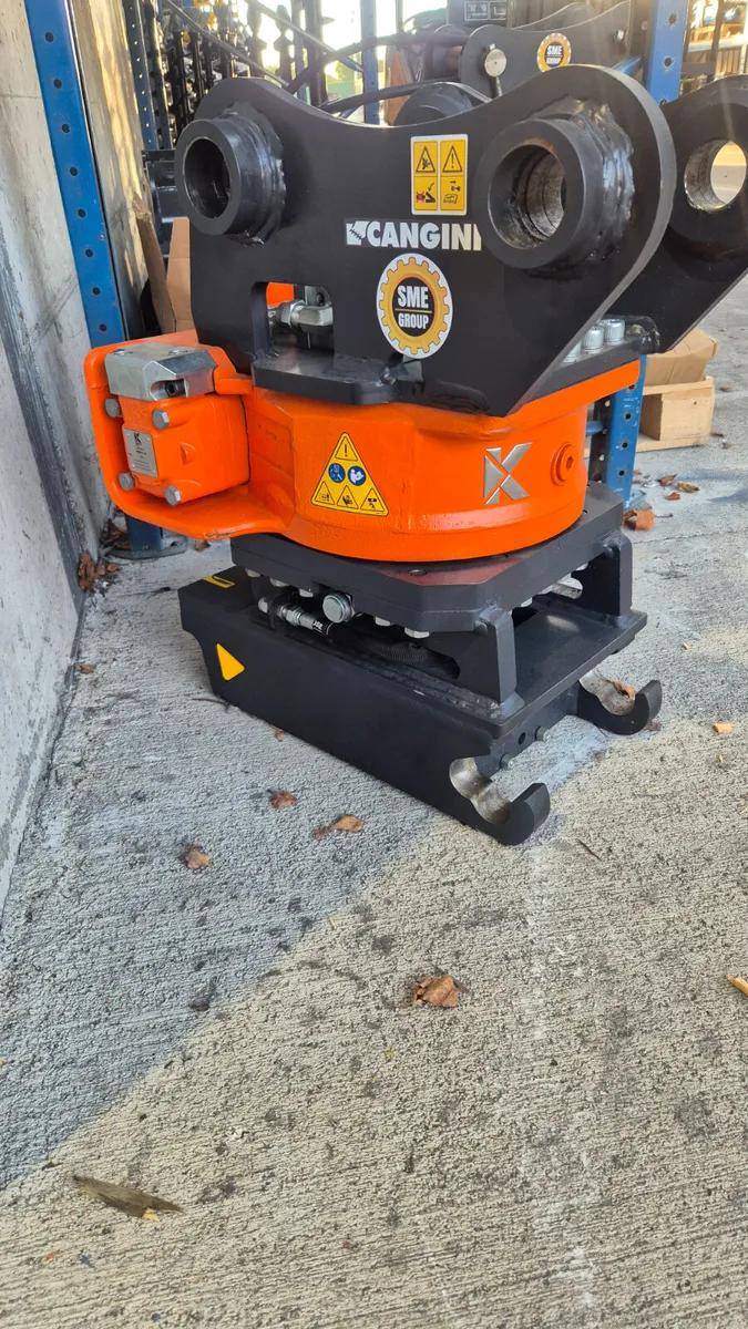 Kinshofer Rotating Hitch for hire or sale - Image 3