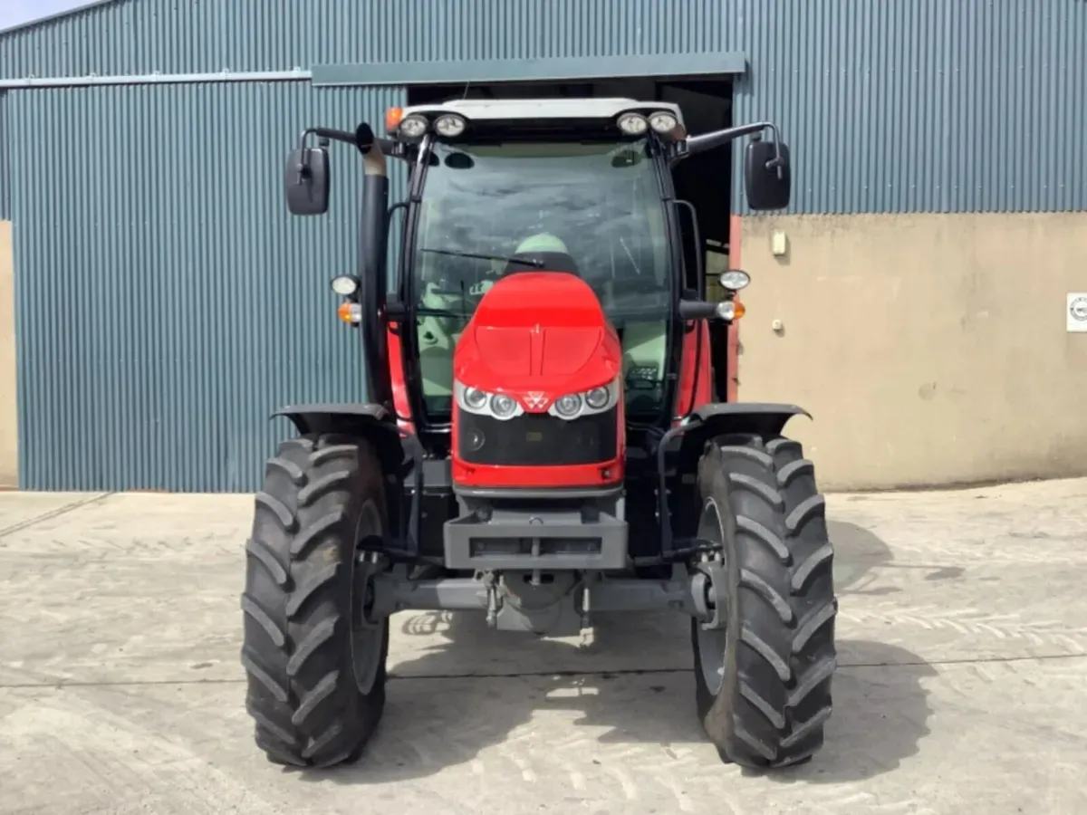 2017 MF 5712SL - Image 4