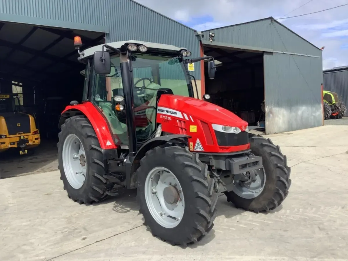 2017 MF 5712SL - Image 3