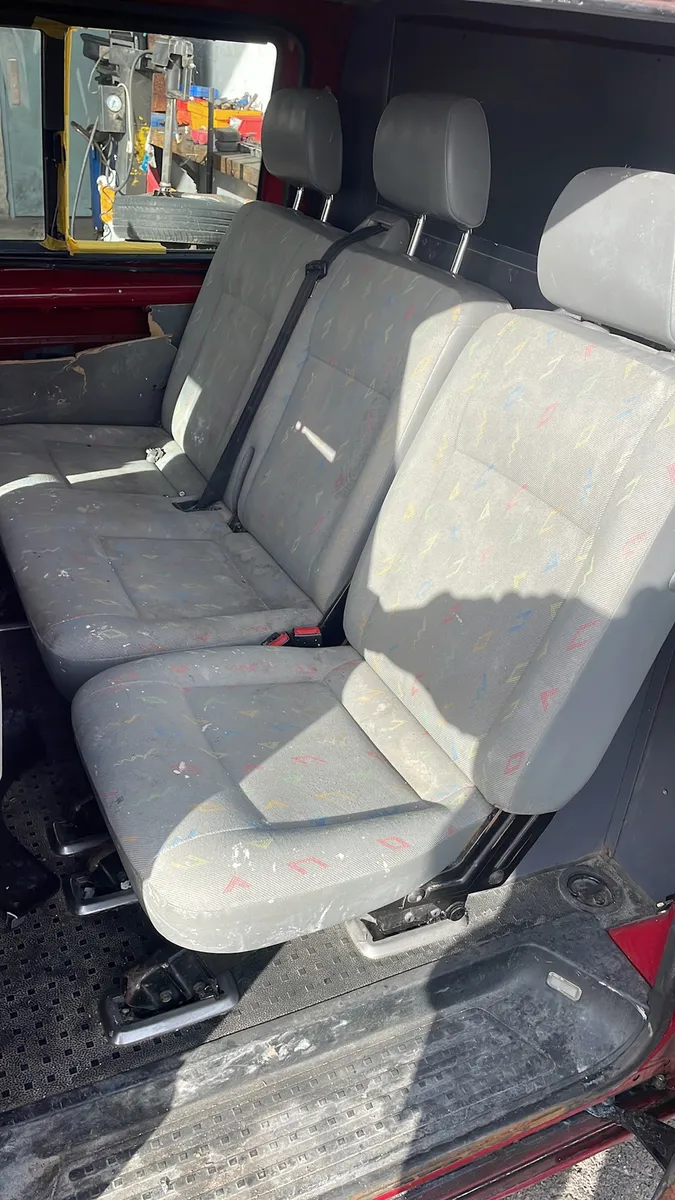 2007 Volkswagen t5 1.9 crew cab for dismantling - Image 2