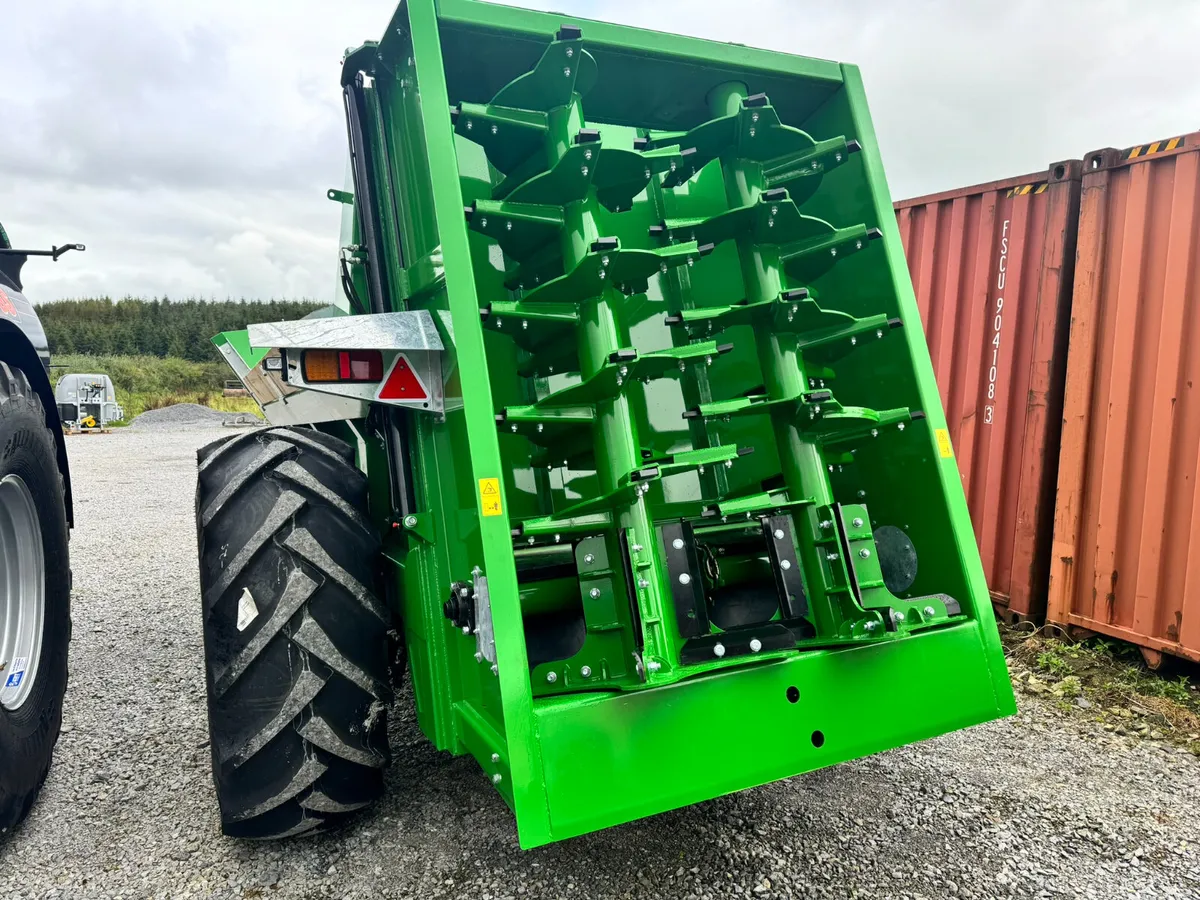 Cross 900 Rear Discharge Muck Spreader - Image 3