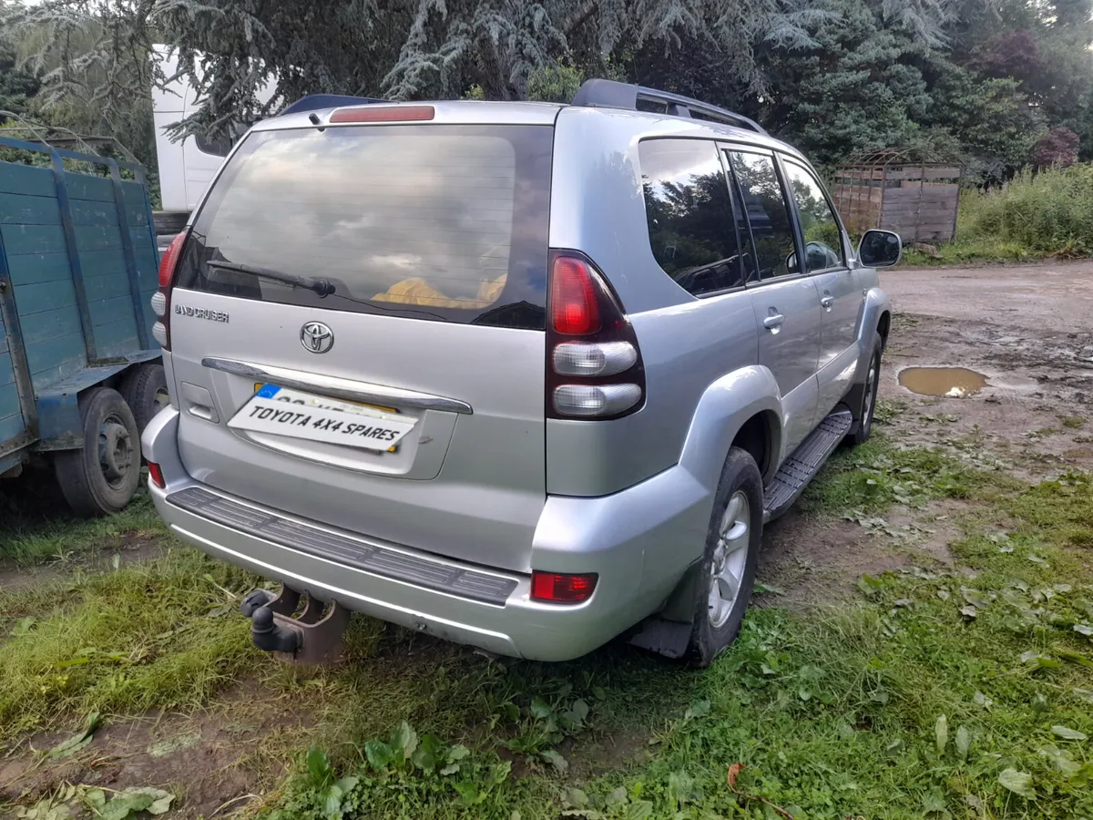 Toyota landcruiser  auto breaking for parts - Image 1
