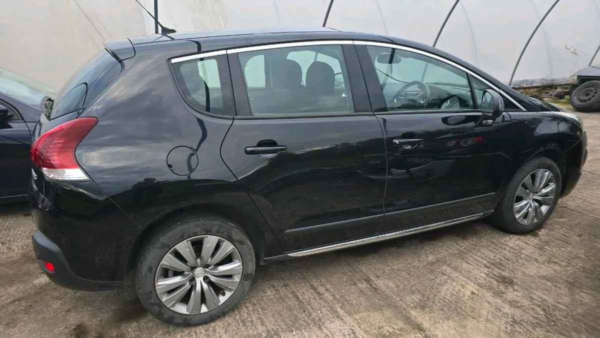 PEUGEOT 2015 3008 1.6 diesel For Breaking - Image 4