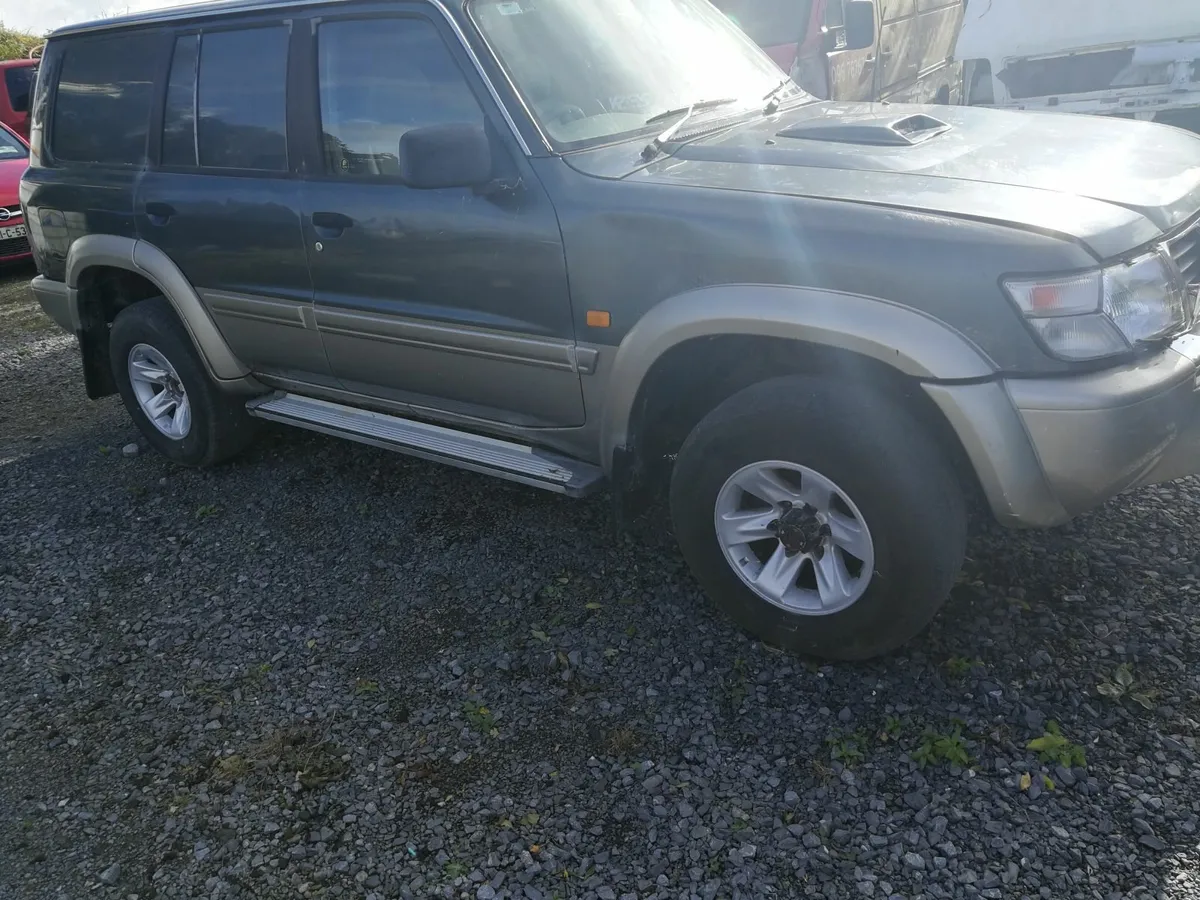 2x Nissan patrol for parts - Image 1