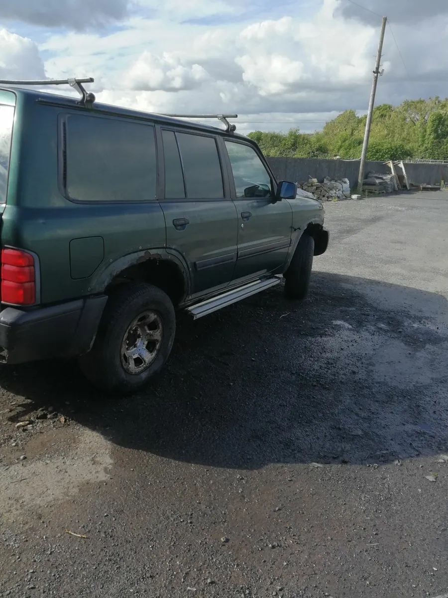 2x Nissan patrol for parts - Image 2