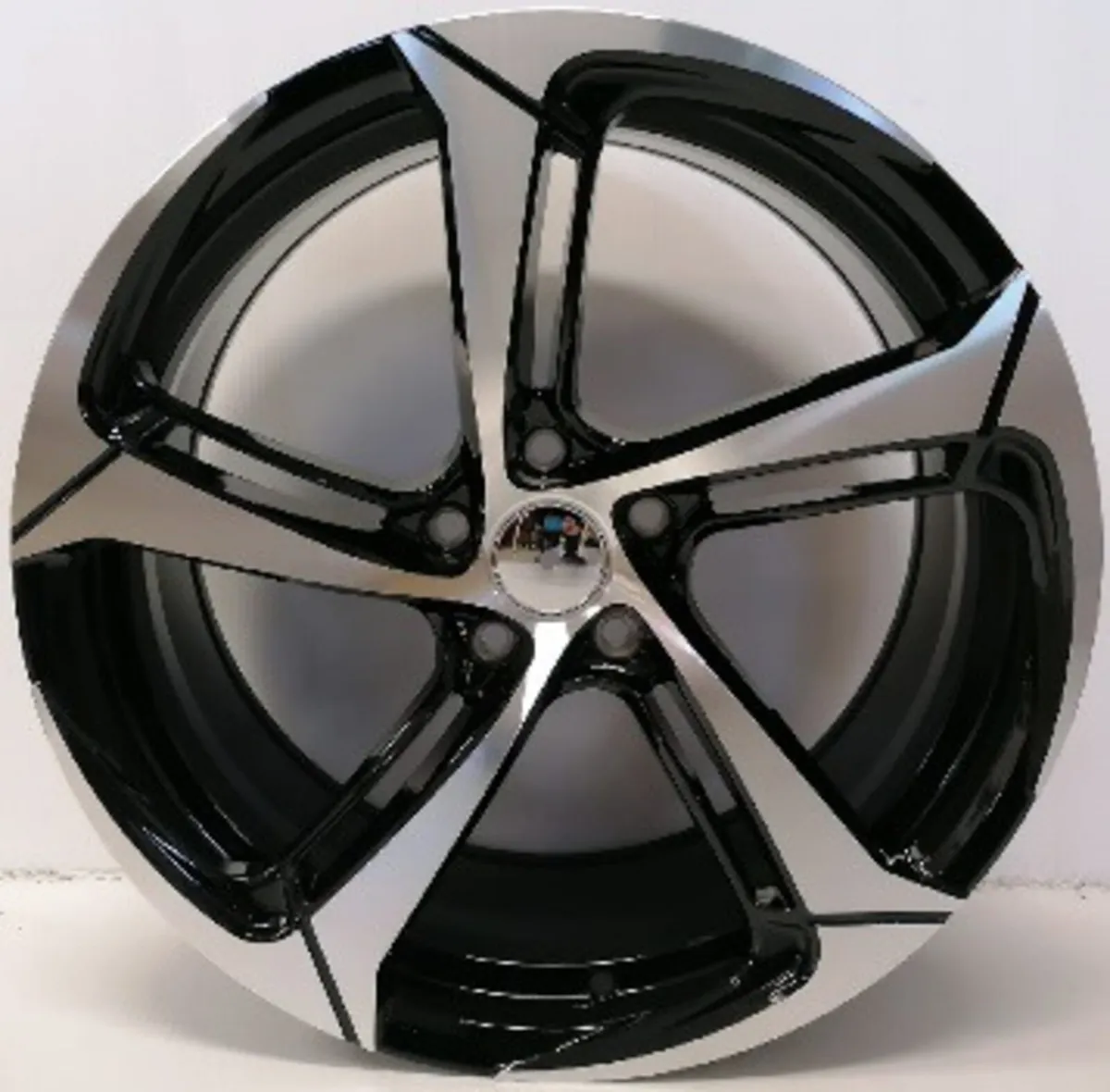 19” gloss black  Hyundai Tucson alloys x4