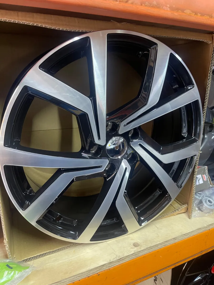 19” Clubsport 5x112 alloys x4