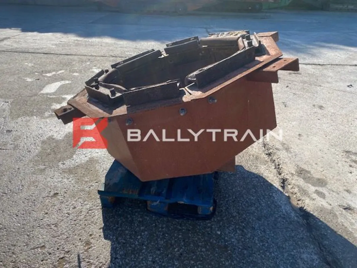 Nordberg HP300 Cone Crusher Feed Chute - Image 3