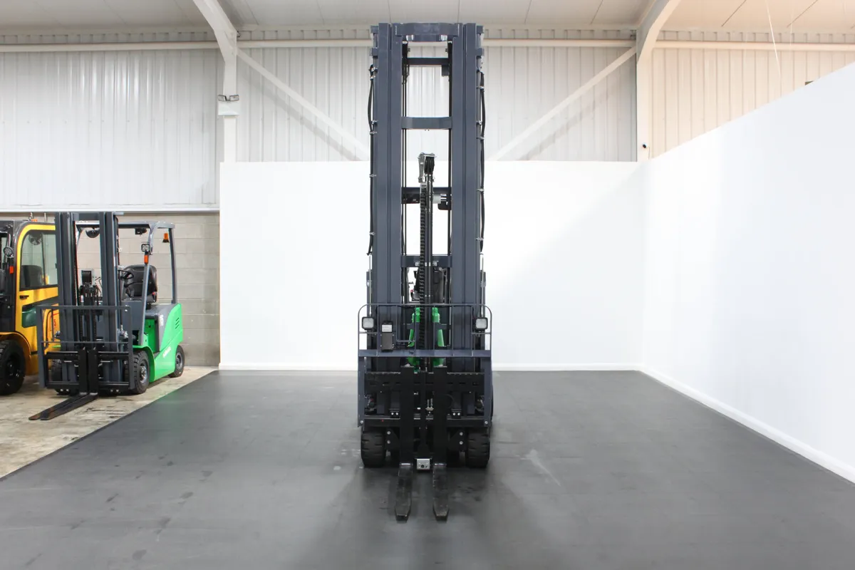 NEW MiMA MJ20 2 Ton Articulated Forklift - Image 4