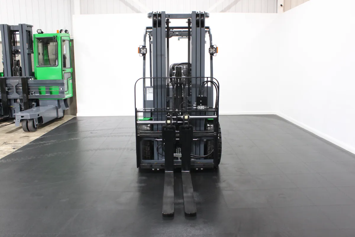 NEW MiMA MK30 - 3 Ton Lithium 4 Wheel Forklift - Image 4