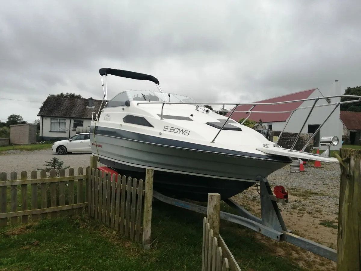 Sports crusier Bayliner boat .may swap. - Image 4