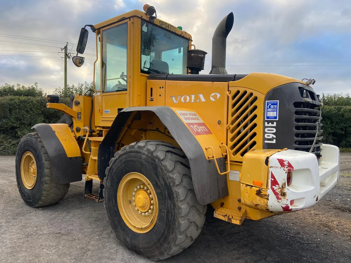 Volvo 90E Loader - Image 2