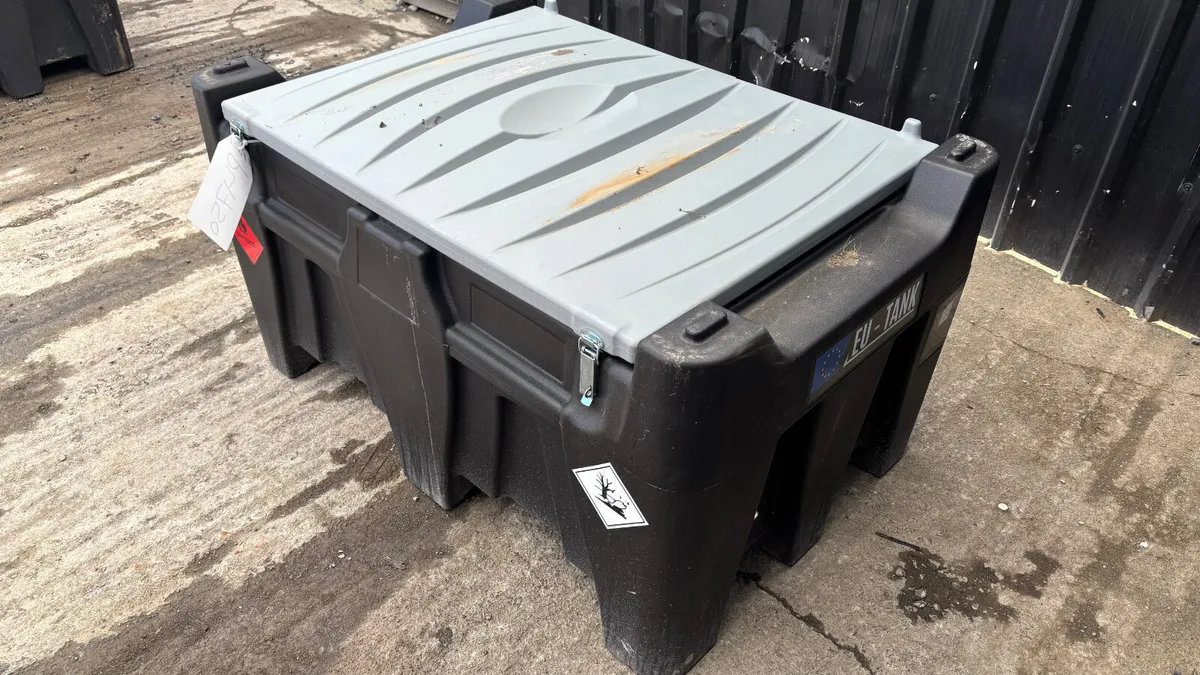 330L Emiliana Diesel Bowser - Image 3