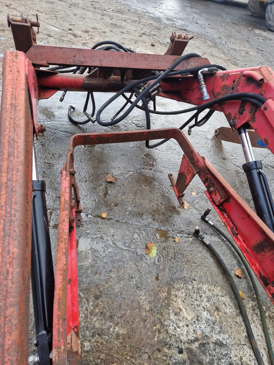 MF. 80. Loader - Image 2