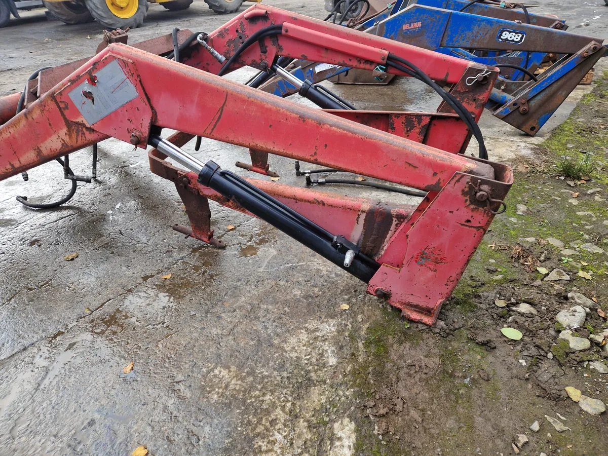 MF. 80. Loader - Image 1