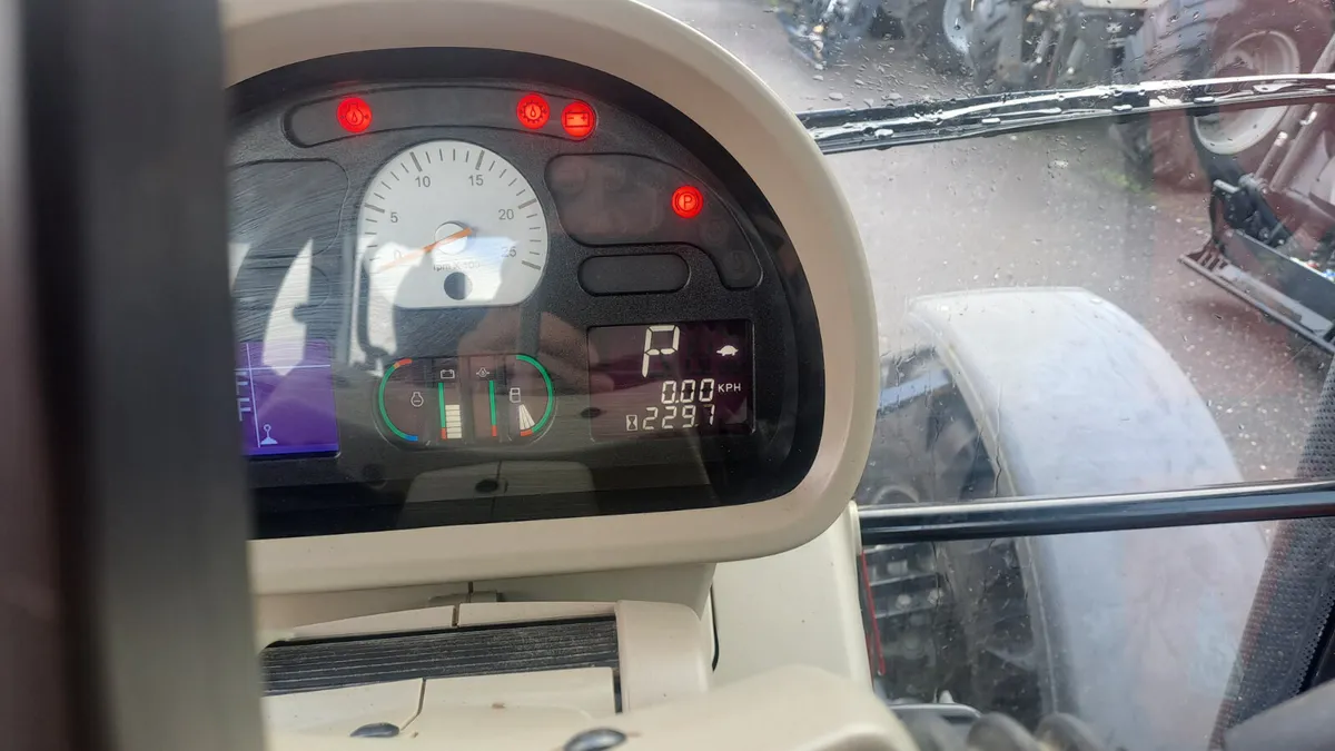 Massey Ferguson 5610 - Image 4