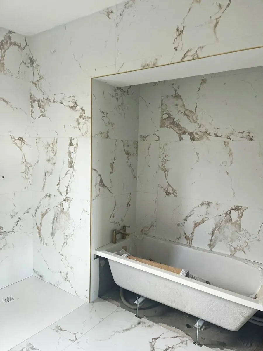 Tiler and floor panel installer - Image 1