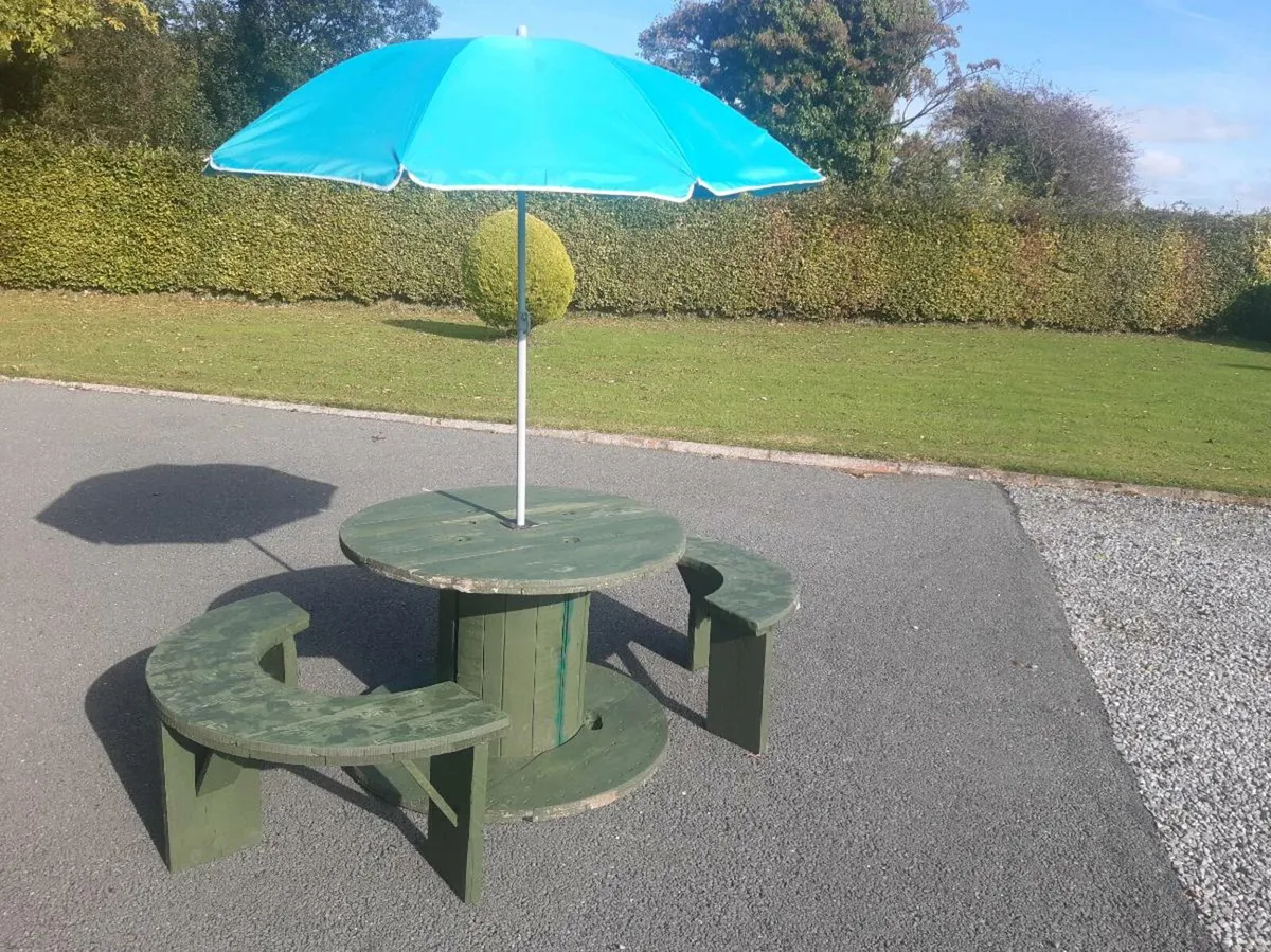 Garden or patio Spool Table and benches - Image 2